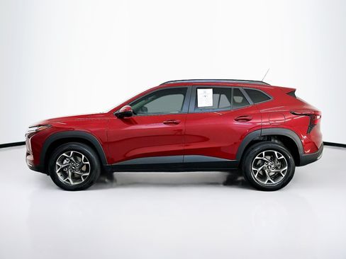 Used 2025 Chevrolet Trax LT w/ Driver Confidence Package FWD image 4