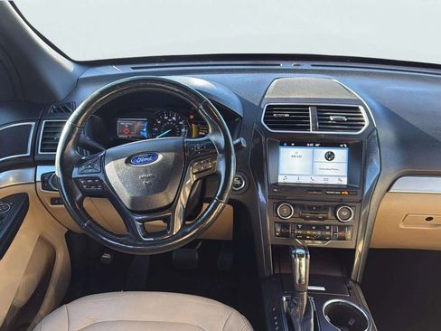 Used 2017 Ford Explorer XLT w/ Equipment Group 202A image 10
