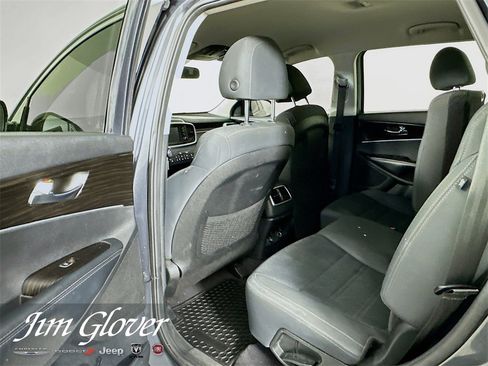 Used 2020 Kia Sorento LX image 14