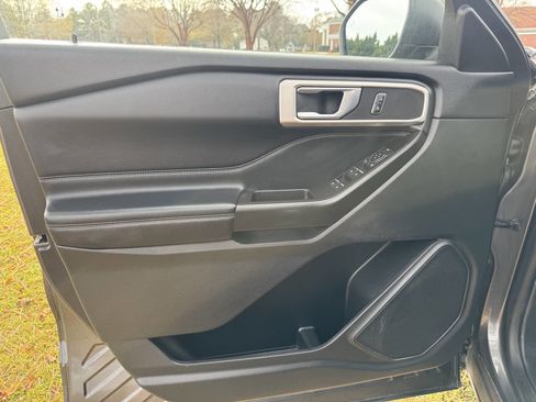 Used 2020 Ford Explorer XLT w/ Equipment Group 202A image 11