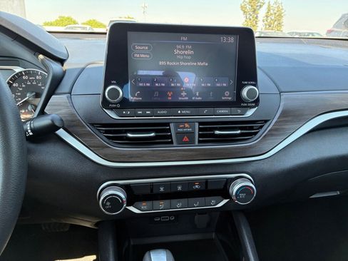 Used 2024 Nissan Altima 2.5 SV image 17