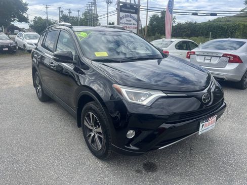 Used 2018 Toyota RAV4 XLE AWD/4WD image 5