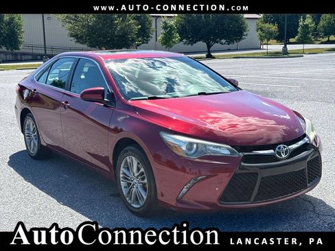 Used 2015 Toyota Camry SE w/ Moonroof Package FWD image 1