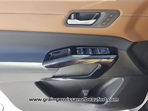 New 2026 Nissan Pathfinder Platinum AWD/4WD image 15