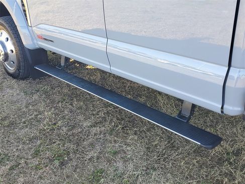 Used 2024 Ford F450 Platinum w/ FX4 Off-Road Package image 15