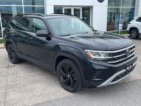 Used 2023 Volkswagen Atlas SE w/ Panoramic Sunroof Package image 3