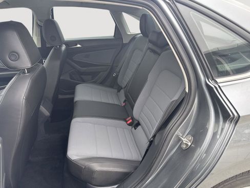 Used 2025 Volkswagen Jetta SE w/ Sunroof Package image 9