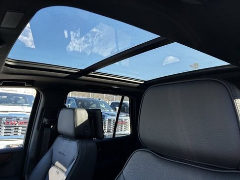 New 2026 GMC Yukon Denali w/ Denali Reserve Package image 15
