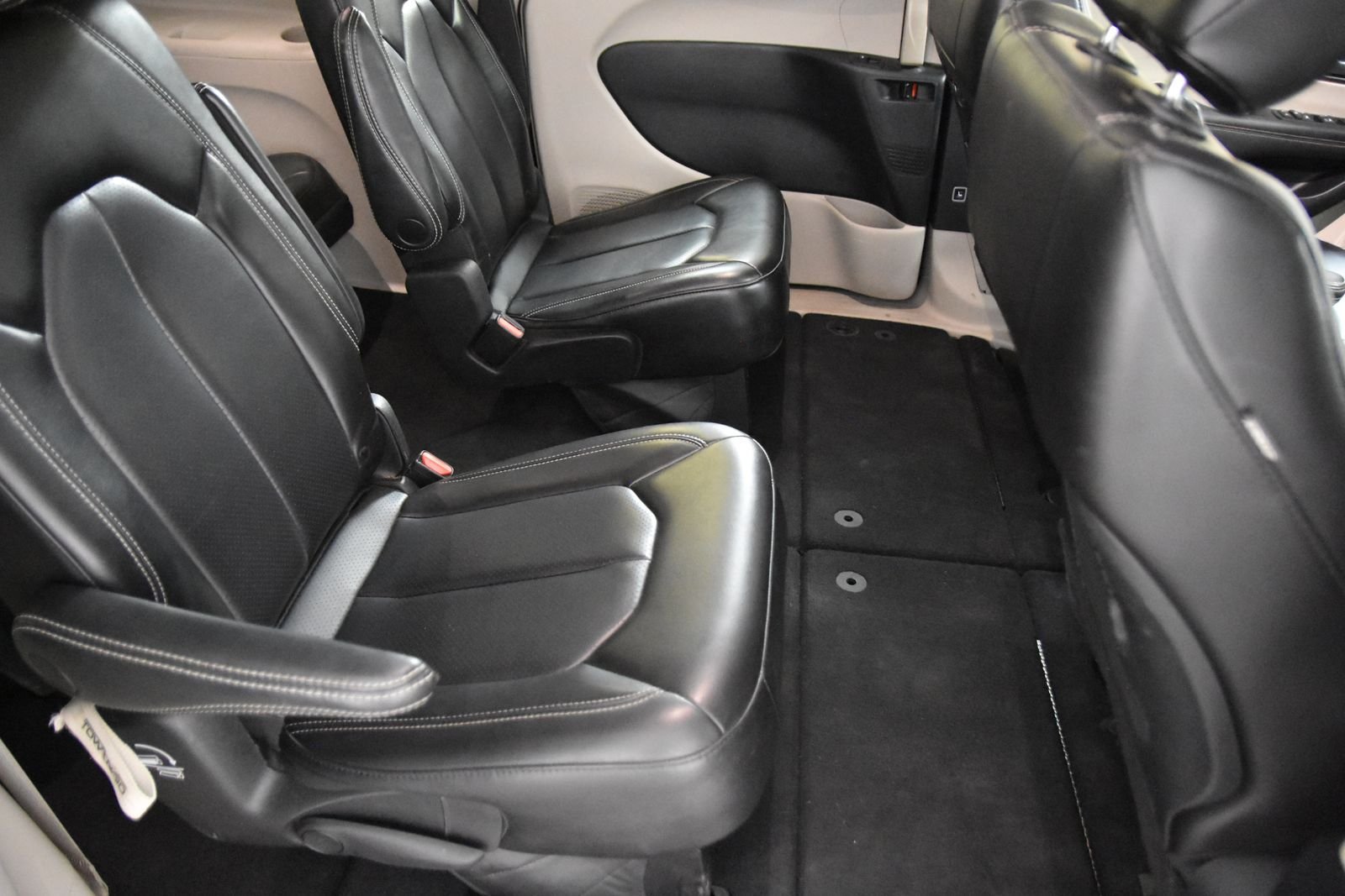 Used 2023 Chrysler Pacifica Touring-L FWD image 33