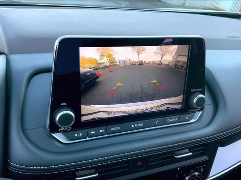 Used 2023 Nissan Rogue SV w/ SV Premium B Package image 11