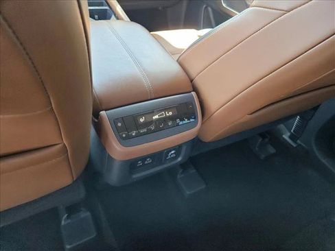 Used 2022 Nissan Pathfinder Platinum w/ Cargo Package FWD image 18