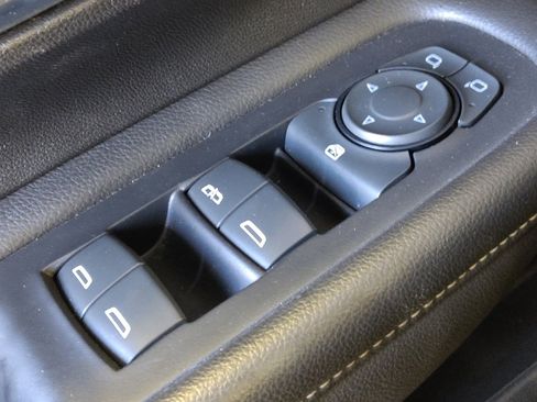 Used 2024 GMC Terrain SLT FWD image 27