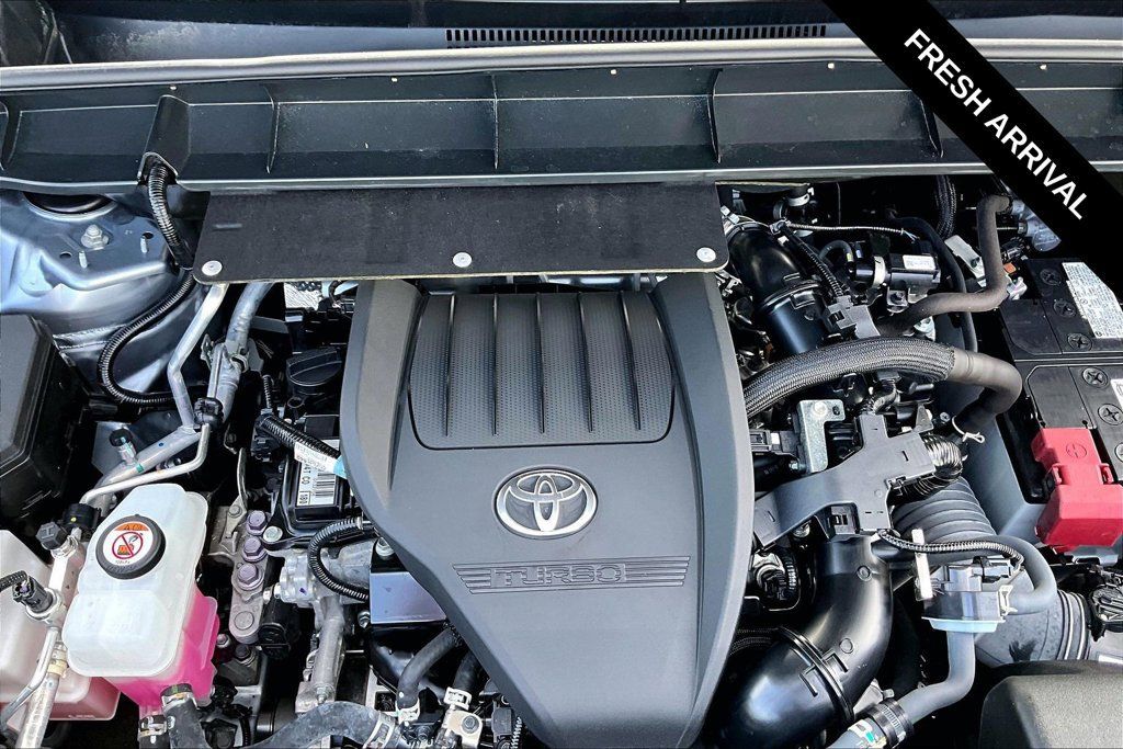 Used 2024 Toyota Highlander XLE AWD/4WD image 31