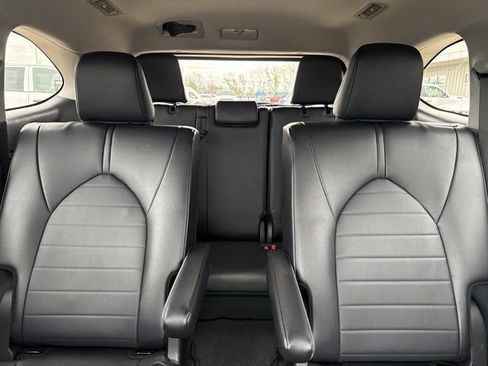 Used 2024 Toyota Highlander XLE AWD/4WD image 20