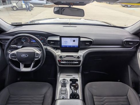 Used 2021 Ford Explorer XLT image 31