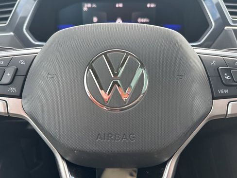 Used 2022 Volkswagen Tiguan SE image 33