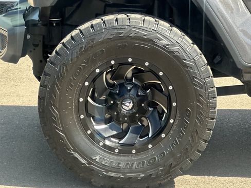 Used 2019 Jeep Wrangler Unlimited Sahara AWD/4WD image 36