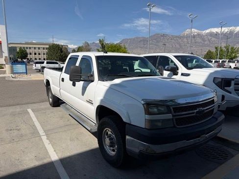 Used 2005 Chevrolet Silverado 2500 LS w/ Heavy-Duty Power Package AWD/4WD image 2