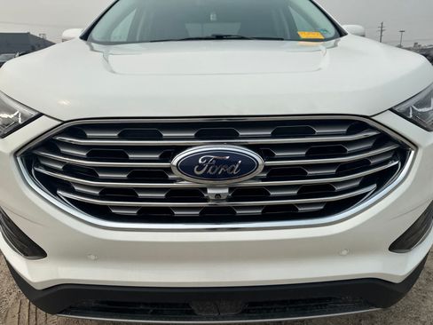 Used 2022 Ford Edge Titanium w/ Equipment Group 301A AWD/4WD image 3