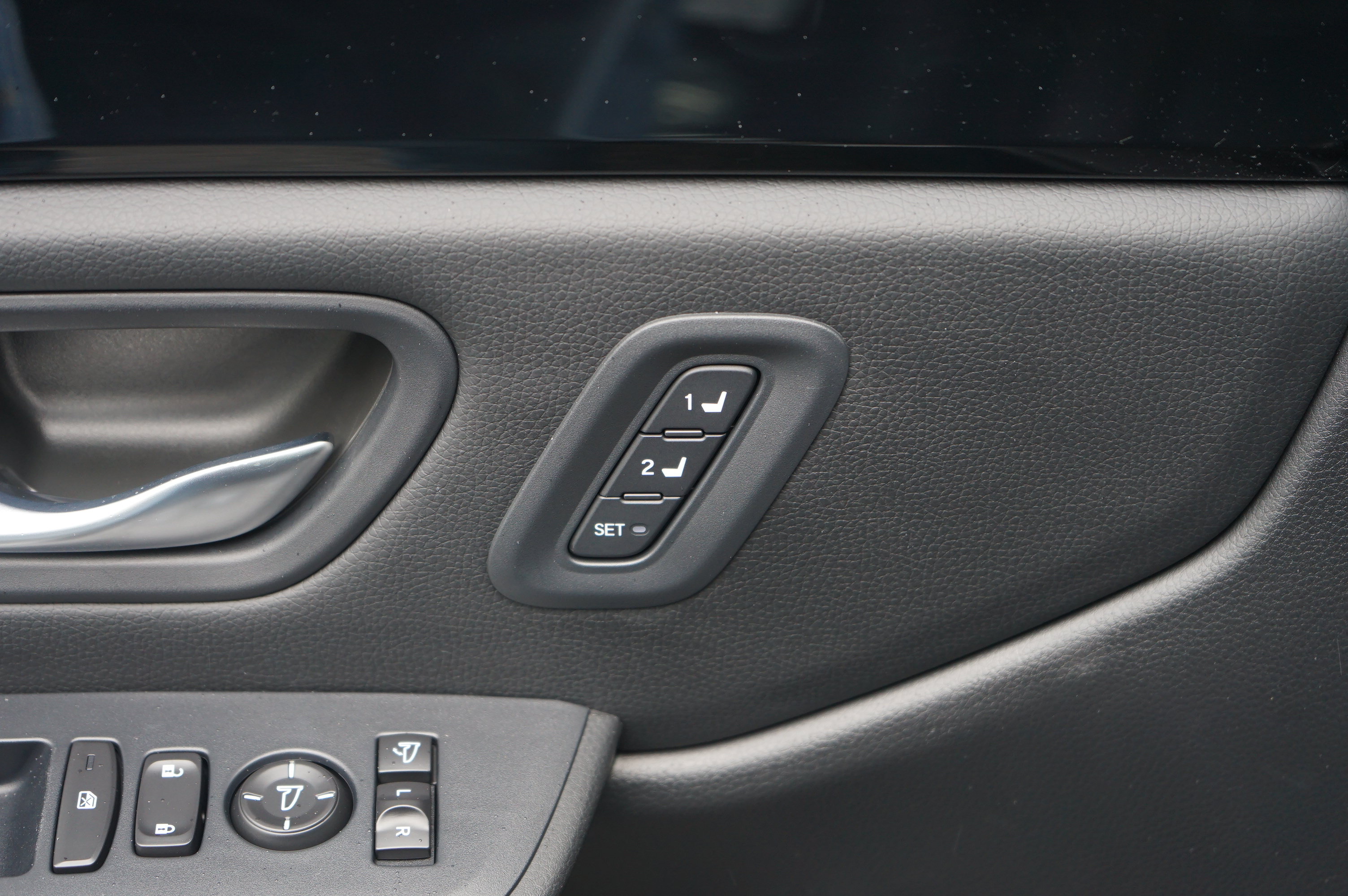 Used 2025 Honda Pilot TrailSport image 14