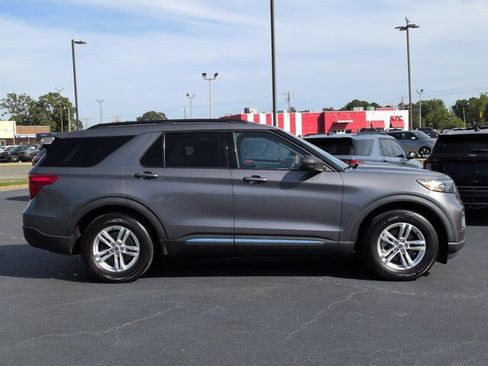 Certified 2022 Ford Explorer XLT w/ Equipment Group 202A RWD image 3
