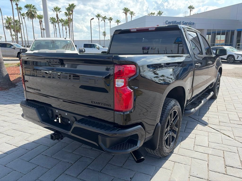Used 2026 Chevrolet Silverado 1500 Custom w/ Turbomax Blackout Package RWD image 4