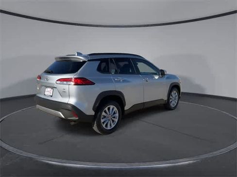 Used 2022 Toyota Corolla Cross LE image 8