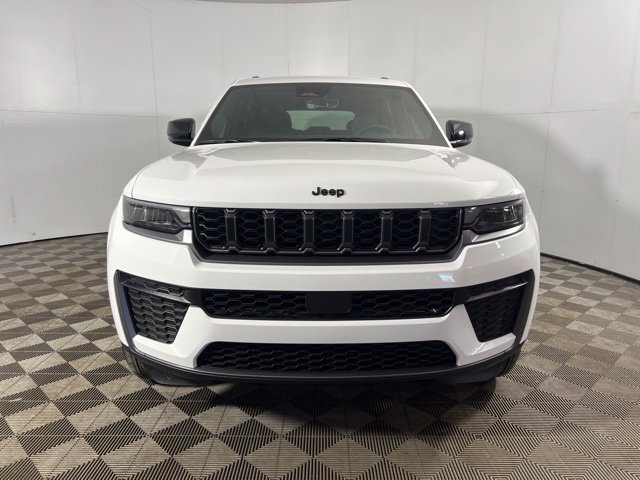 New 2026 Jeep Grand Cherokee Altitude AWD/4WD image 2