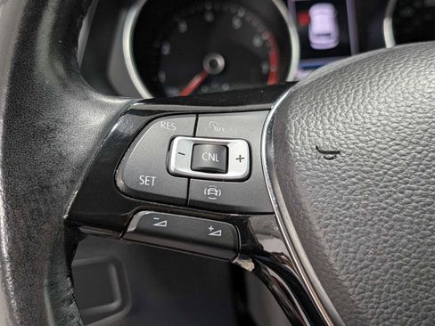 Used 2019 Volkswagen Tiguan SE image 30