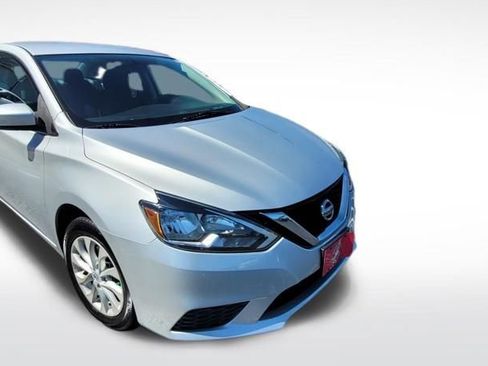 Used 2019 Nissan Sentra SV image 2
