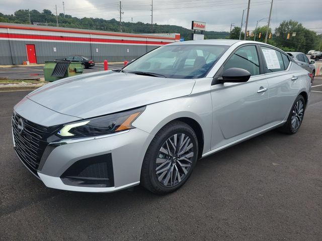 Used 2025 Nissan Altima 2.5 SV FWD image 3