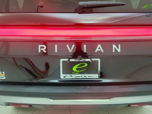 Used 2024 Rivian R1S Adventure AWD/4WD image 26
