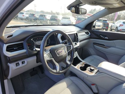 Used 2022 GMC Acadia SLE image 2