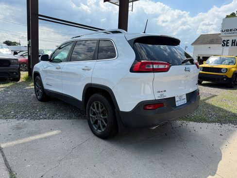Used 2016 Jeep Cherokee Latitude w/ Cold Weather Group image 7