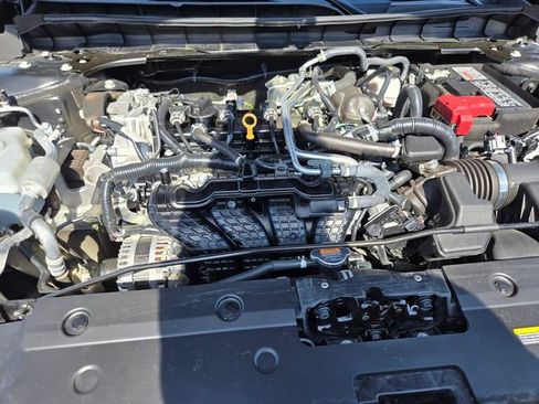 Used 2025 Nissan Altima 2.5 SV FWD image 21