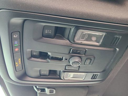 Used 2025 Chevrolet Suburban High Country image 25