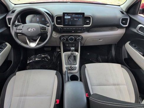 Used 2025 Hyundai Venue SEL FWD image 25