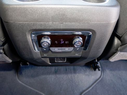 Used 2025 Chevrolet Suburban Z71 w/ Comfort Package image 18