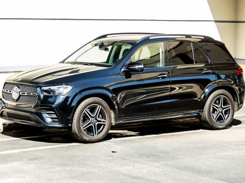 Used 2024 Mercedes-Benz GLE 350 4MATIC w/ AMG Line Exterior image 3