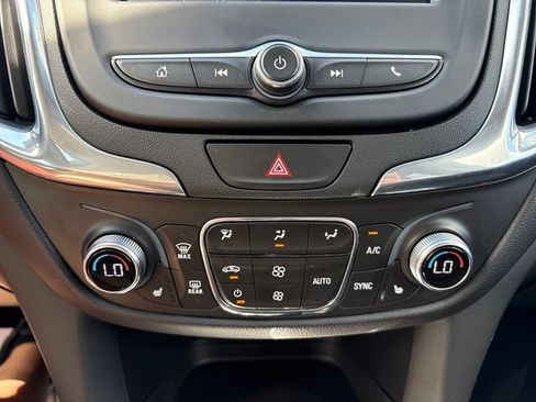 Used 2021 Chevrolet Equinox LT AWD/4WD image 16