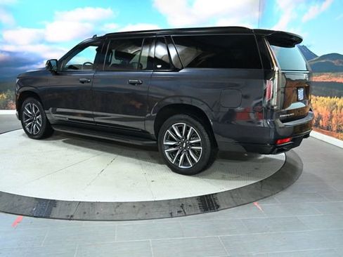 Used 2023 Cadillac Escalade ESV Sport image 5