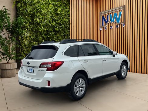 Used 2018 Subaru Outback 2.5i Premium AWD/4WD image 18