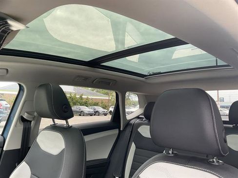 New 2025 Volkswagen Taos SEL image 13