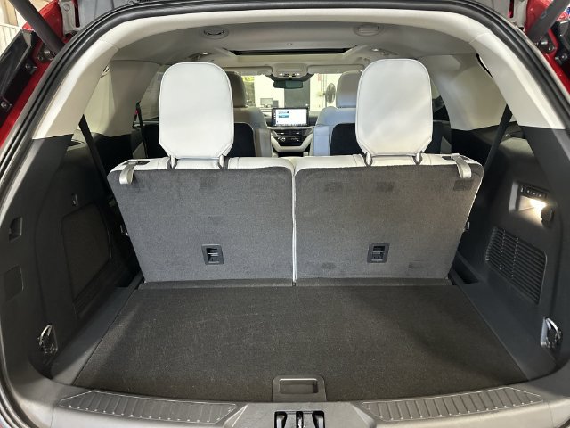 Used 2026 Ford Explorer Platinum w/ LUX Leather Package AWD/4WD image 26