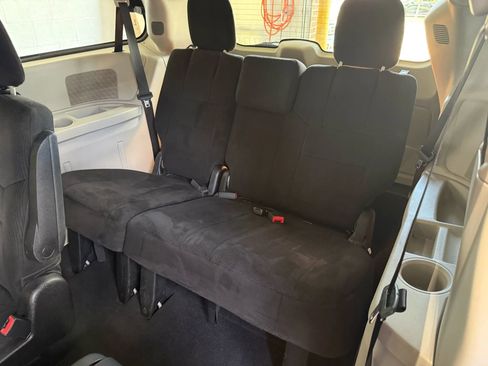 Used 2012 Chrysler Town & Country Touring image 16