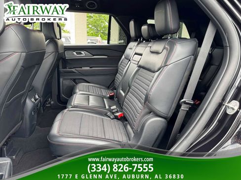 Used 2025 Ford Explorer ST-Line w/ ST-Line Street Pack AWD/4WD image 11