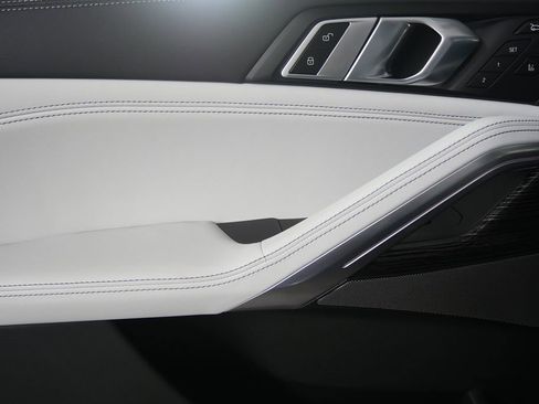 New 2026 BMW X6 xDrive40i image 9