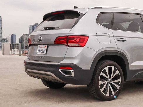 Used 2024 Volkswagen Taos SE FWD image 9