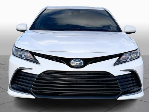 Used 2022 Toyota Camry LE image 3