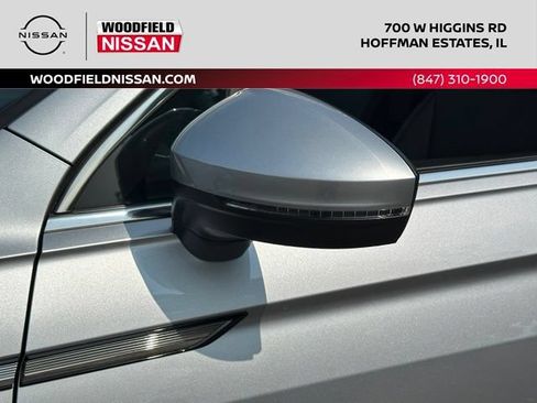 Used 2023 Volkswagen Tiguan SE w/ Panoramic Sunroof Package FWD image 10